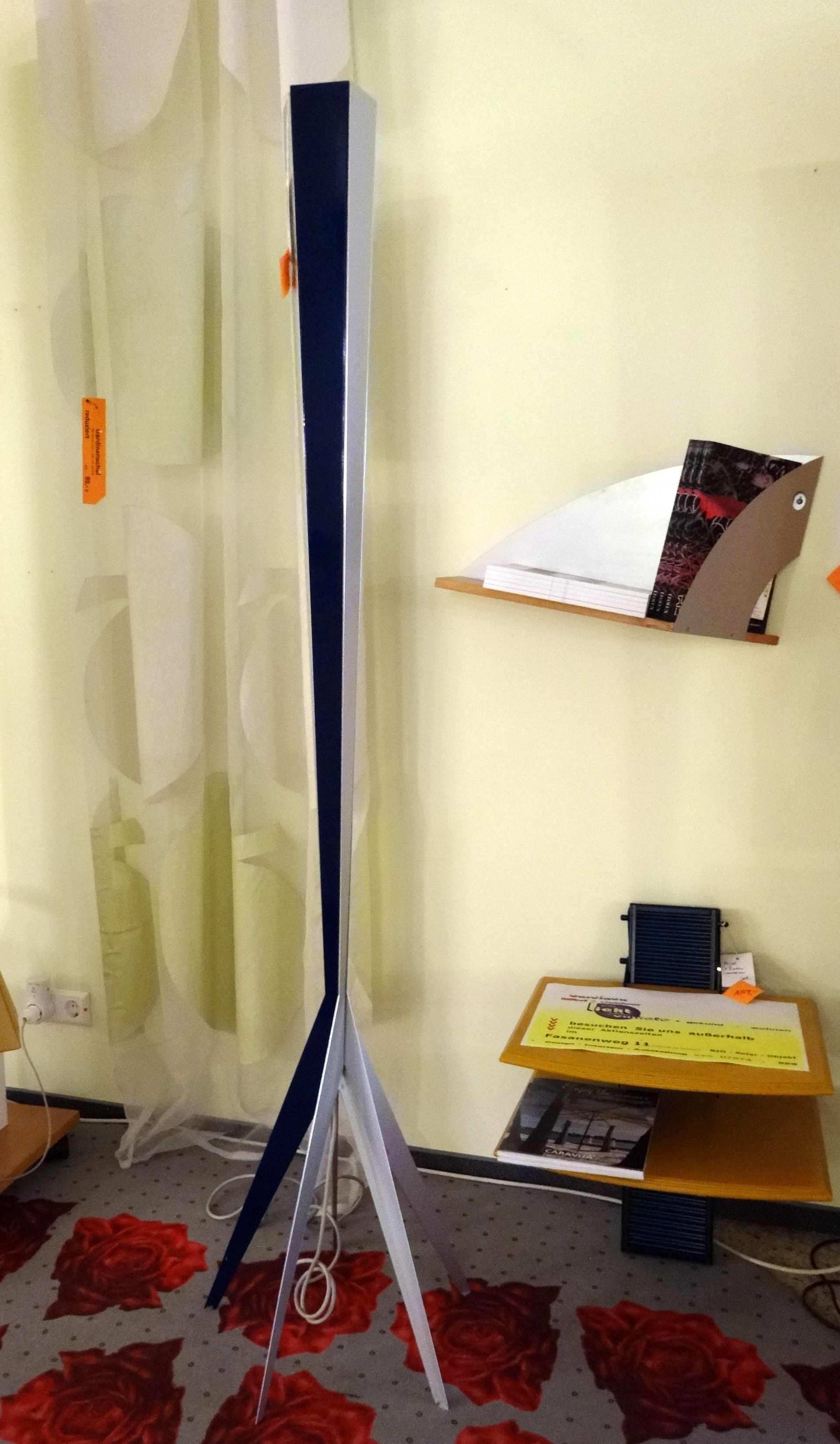 #Tibibi, # Stehleuchte D21
Luceplan,# Alberto Meda, 1992
185 x50cm, 
#blendfrei, Deckenfluter
Alu + 1Farbe
Stil: #Space Age 
Dimmfunktion, 
Fassung E27  
NP 958 €
#Ausstellungsmodell,
Sonderpreis 499,- €
