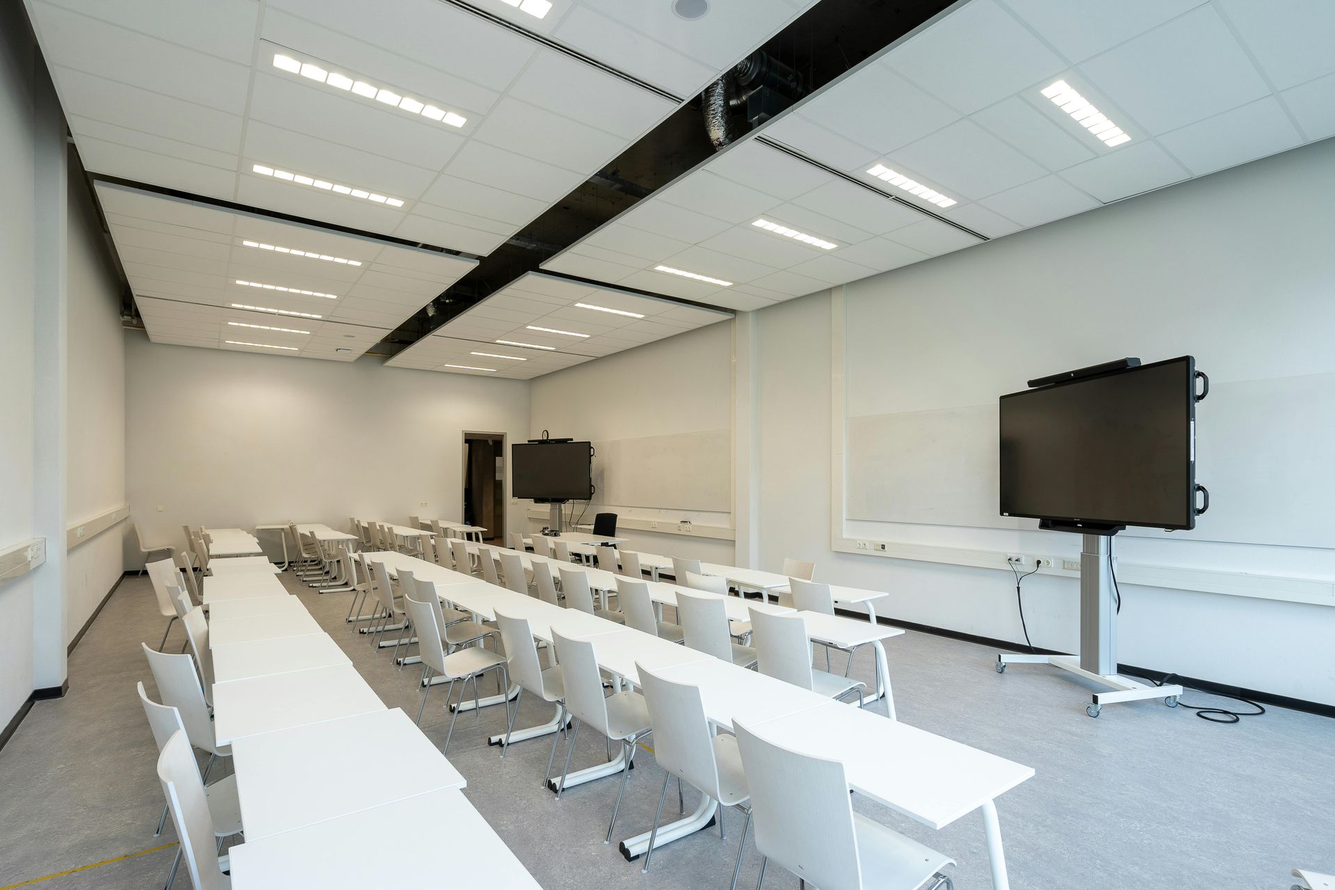 A huge office in Ontario with LED lighting all over. 