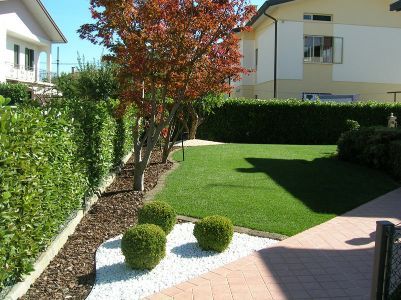 cura cortili e giardini aziendali