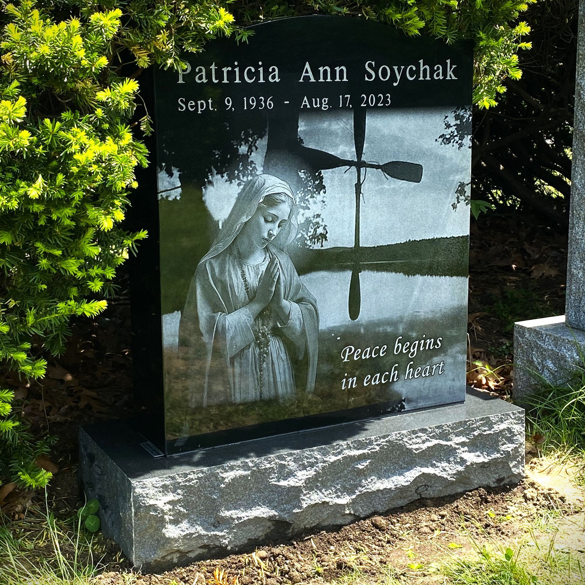 Black granite etching memorial by Champlain Monuments