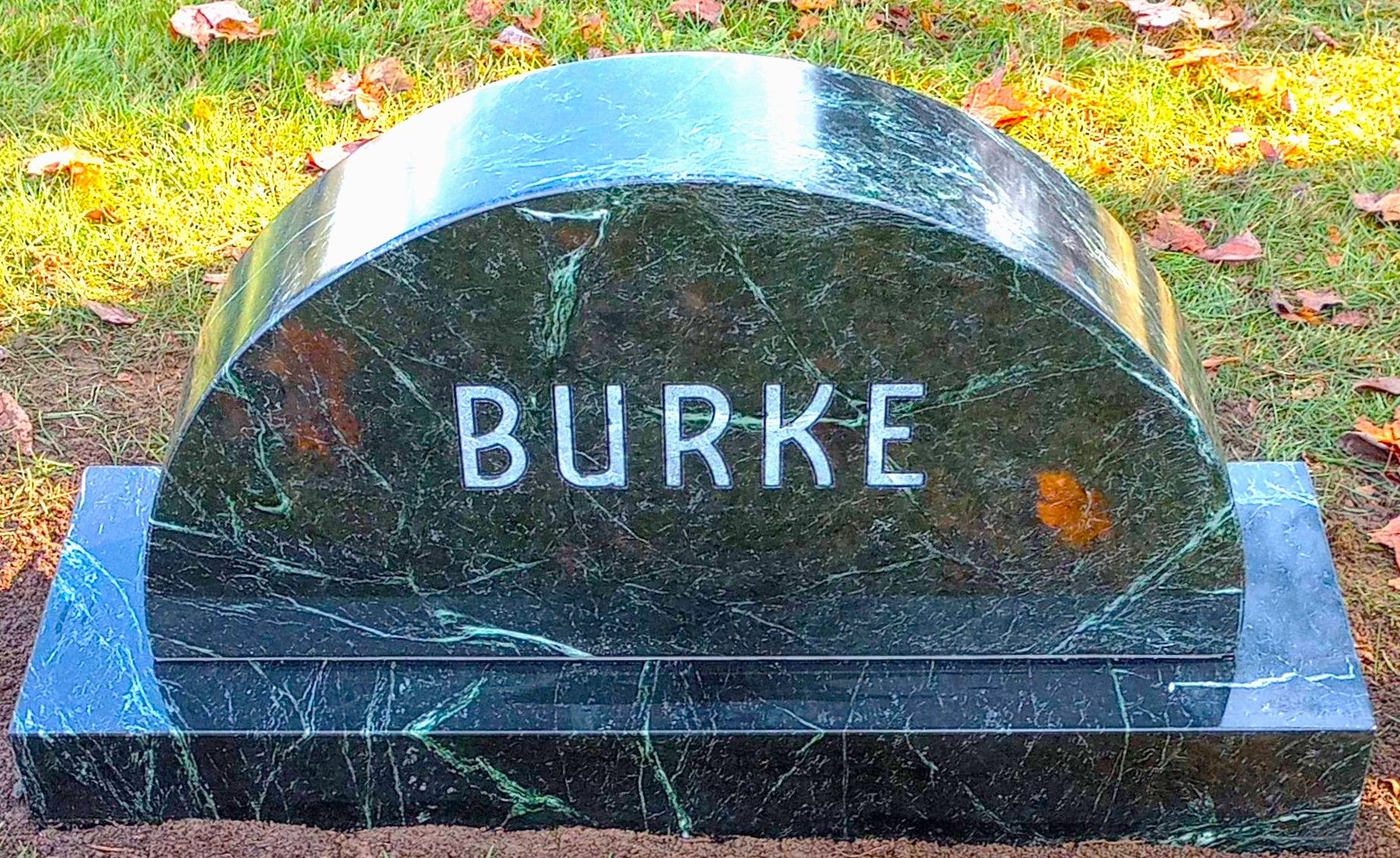 VT Verde Antique monument