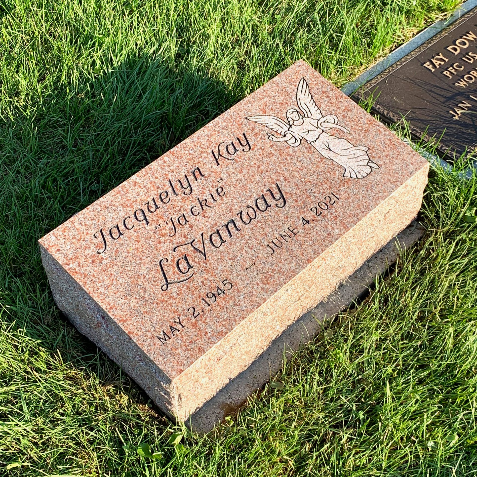 Mountain Rose Beveled Marker