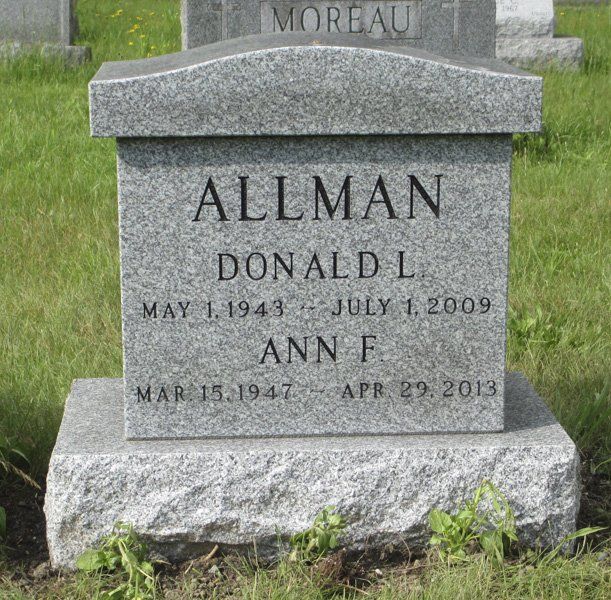 Single cremation monument