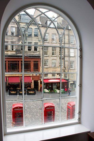 Frameless hinged system