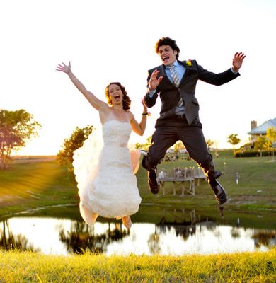 bride-and-groom-jumping