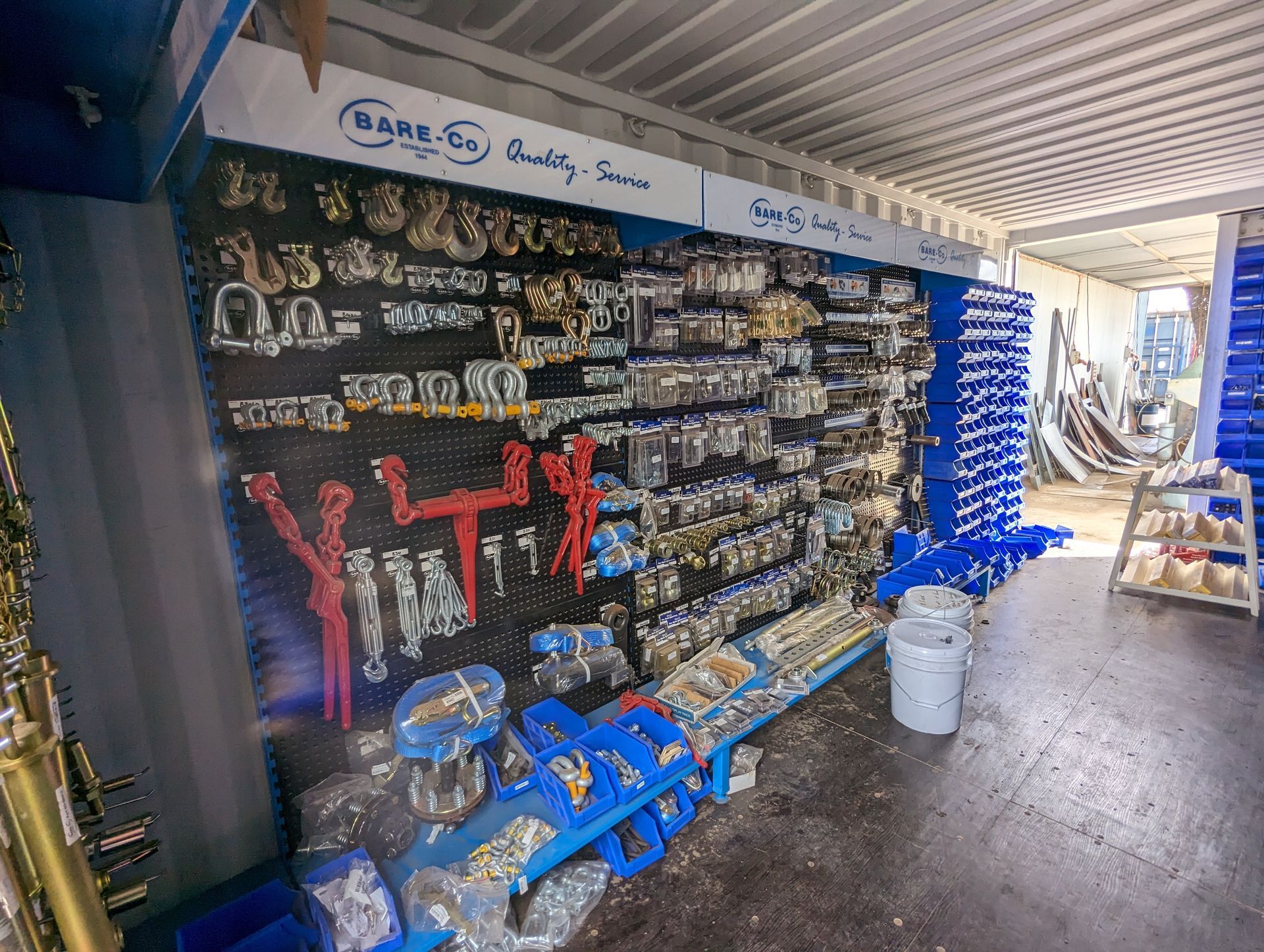 A store filled with lots of different types of tools.