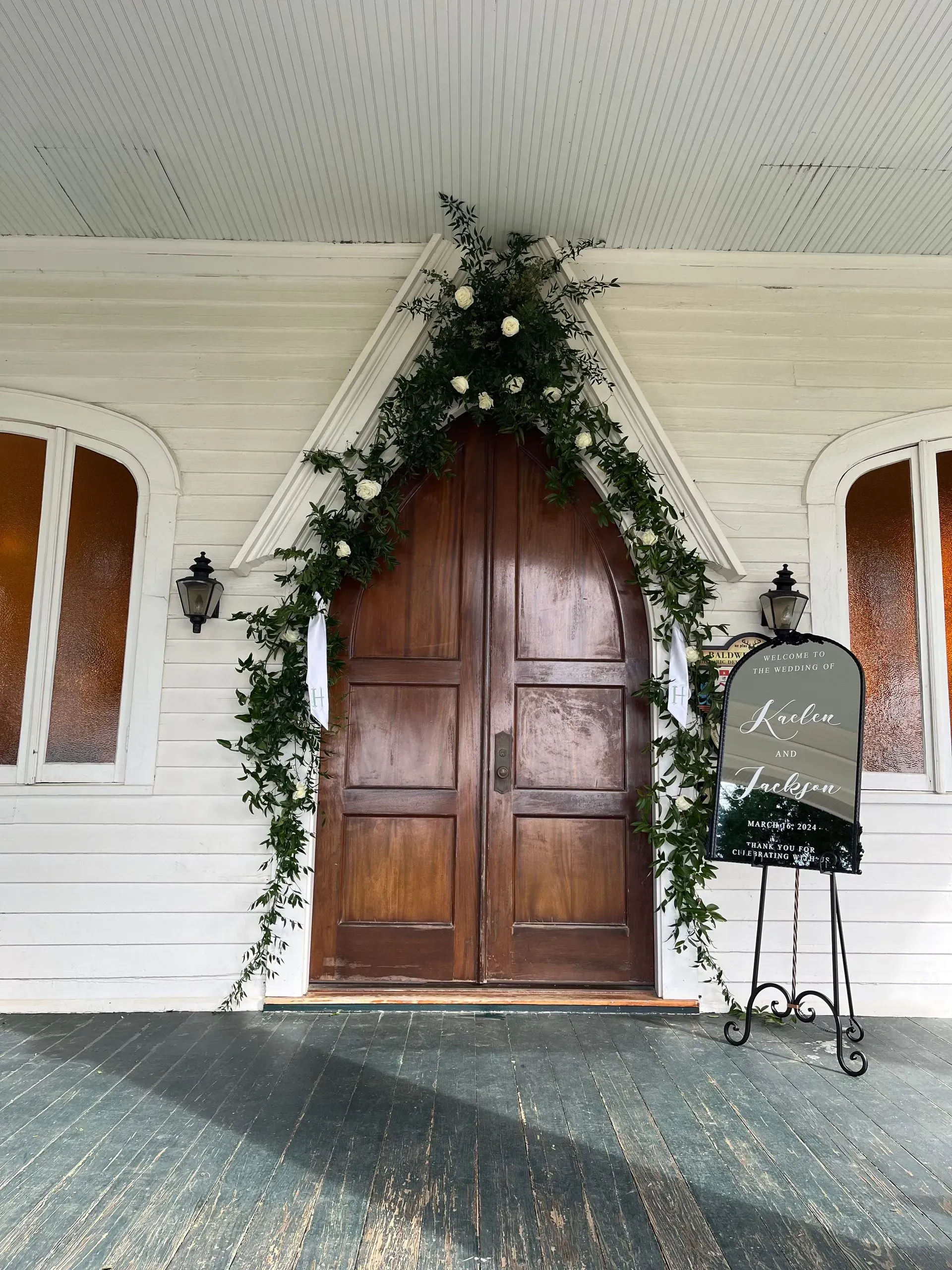 floral decorating arch