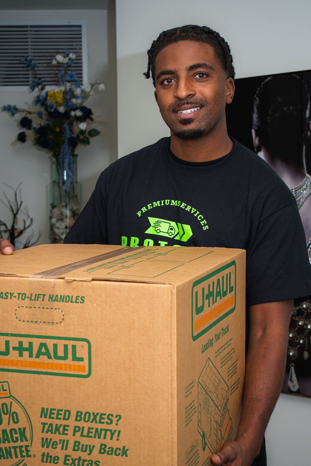 Mover smiling holding a box