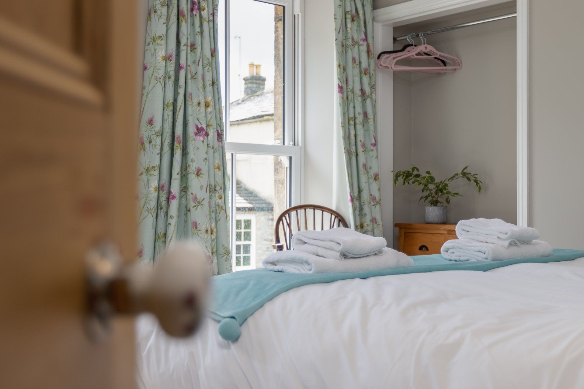 front bedroom can be twin