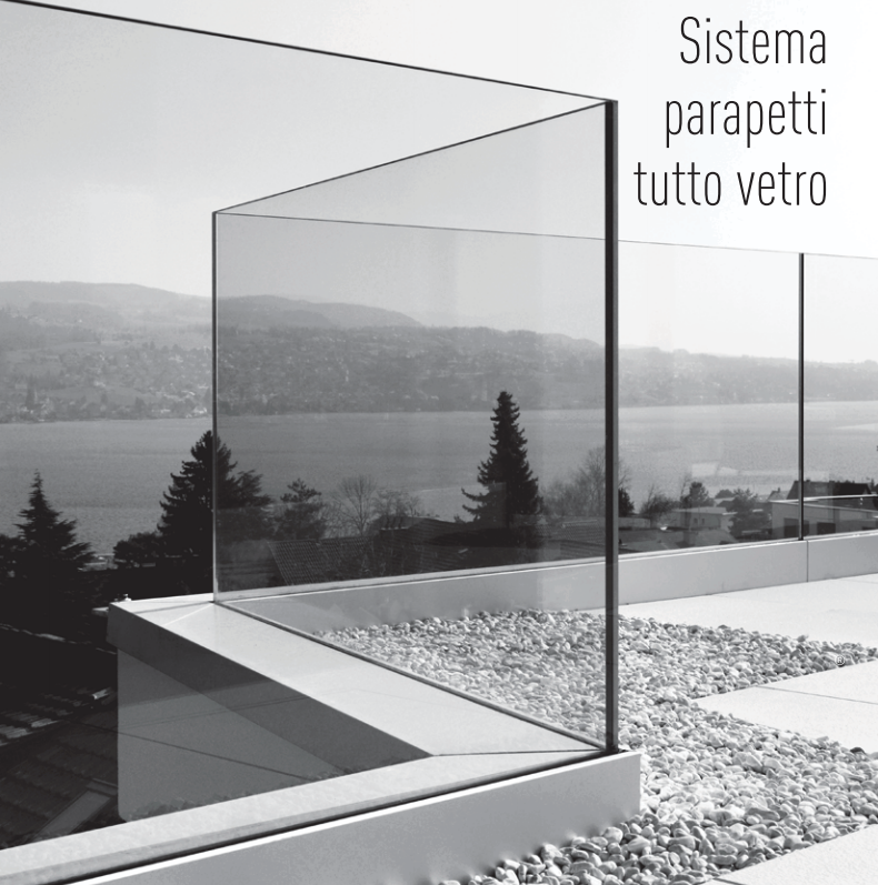 Una foto in bianco e nero di una ringhiera in vetro con la scritta sistema parapatti tutto vetro