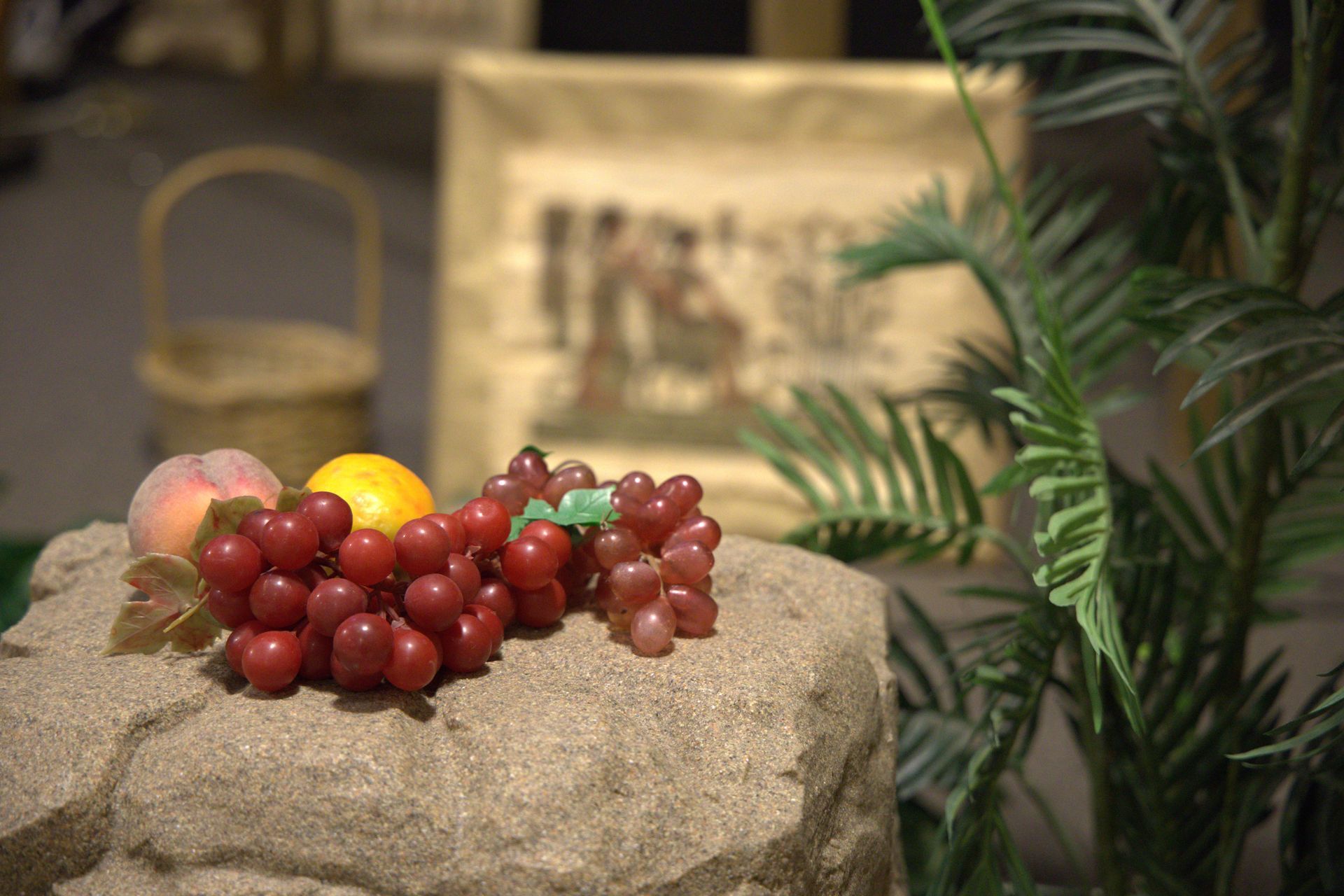 A bunch of grapes sitting on top of a rock.