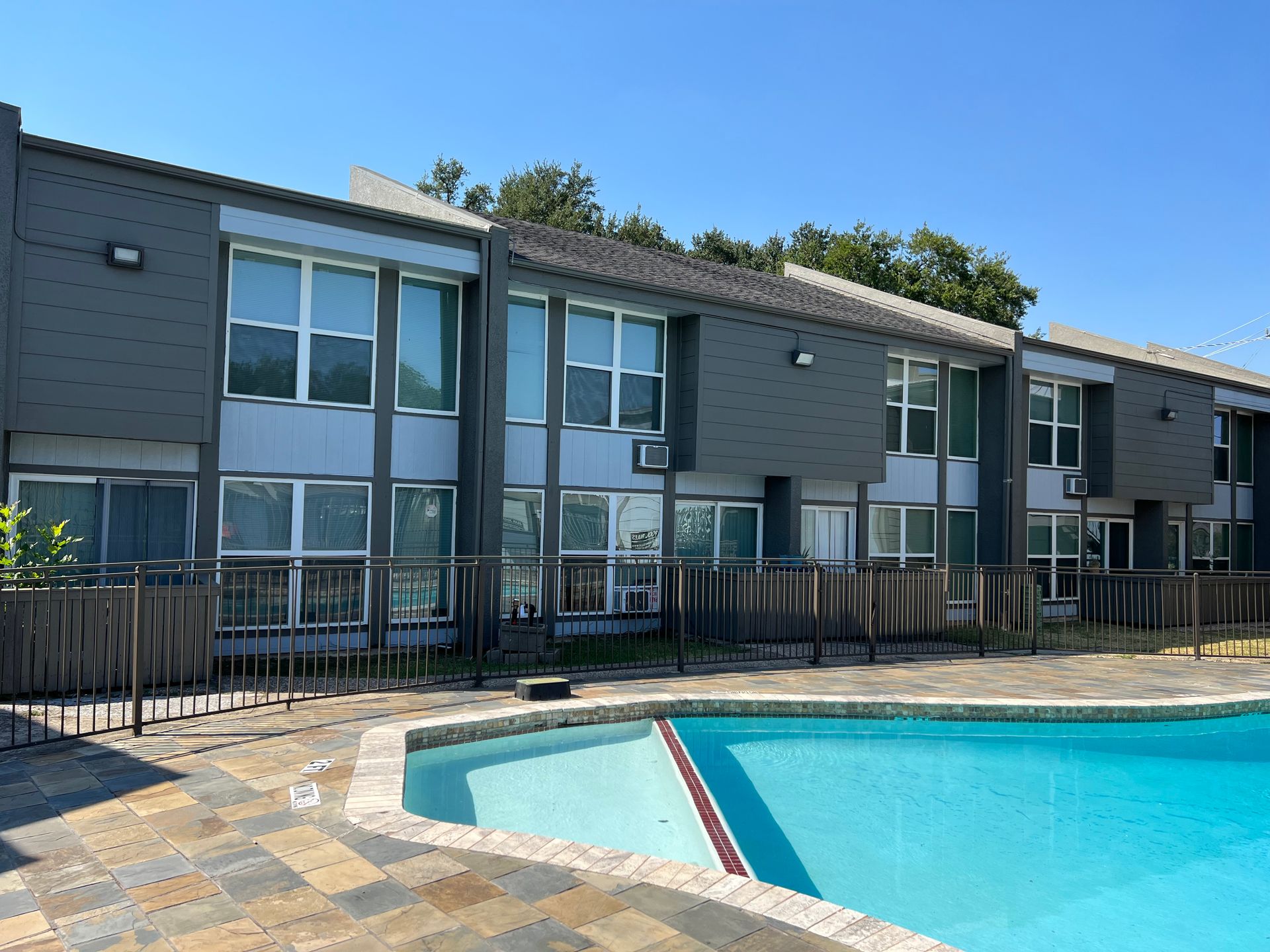 Luxury 1bedroom Available!