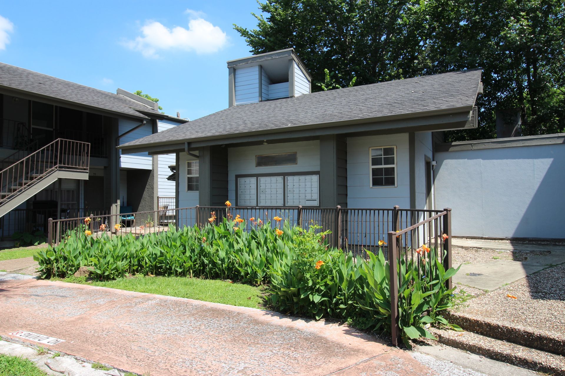 Luxury Apts & Townhomes | Spring Branch Central |Affortable 1-3 Bedrooms