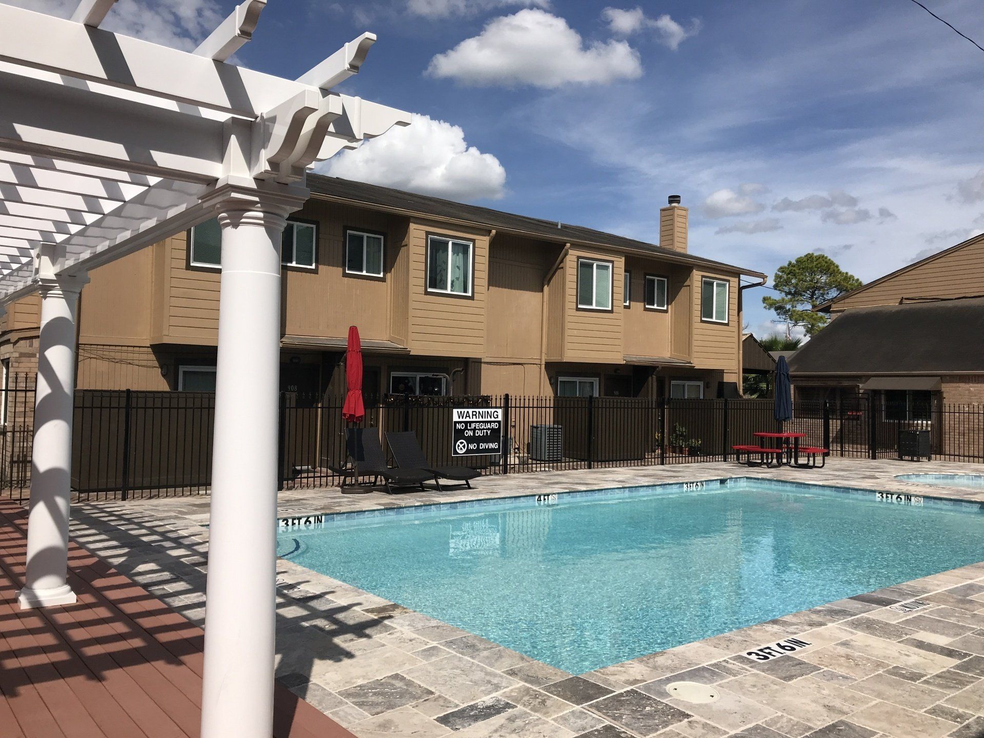 Leaf Hollow Apartments & Townhomes for Rent Northwest Houston