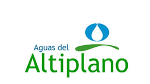 Logotipo para Aguas del Altiplano, que presenta una gota de agua azul sobre una línea curva verde y texto en verde y azul.
