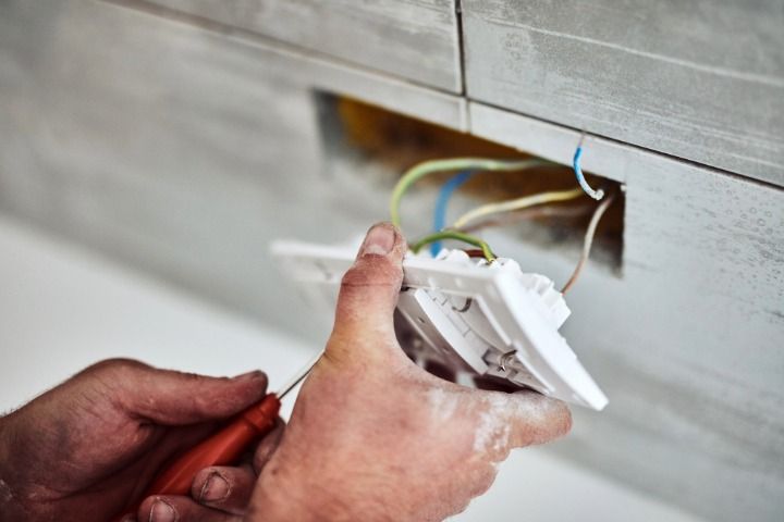 PLOMERÍA Y ELECTRICIDAD LÓPEZ