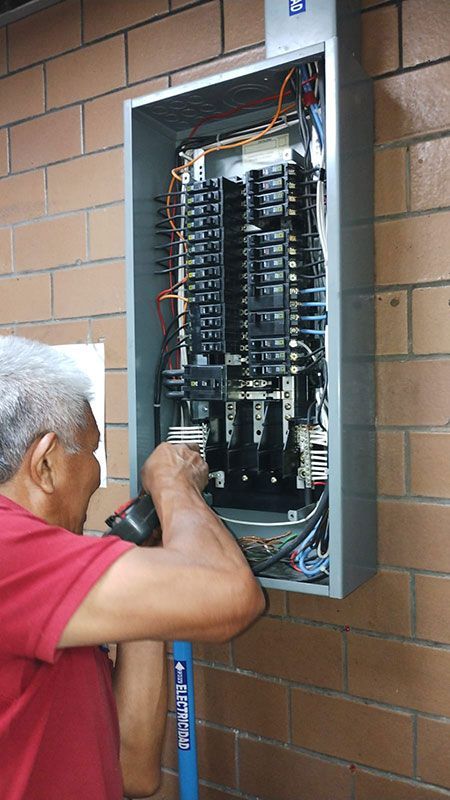 PLOMERÍA Y ELECTRICIDAD LÓPEZ