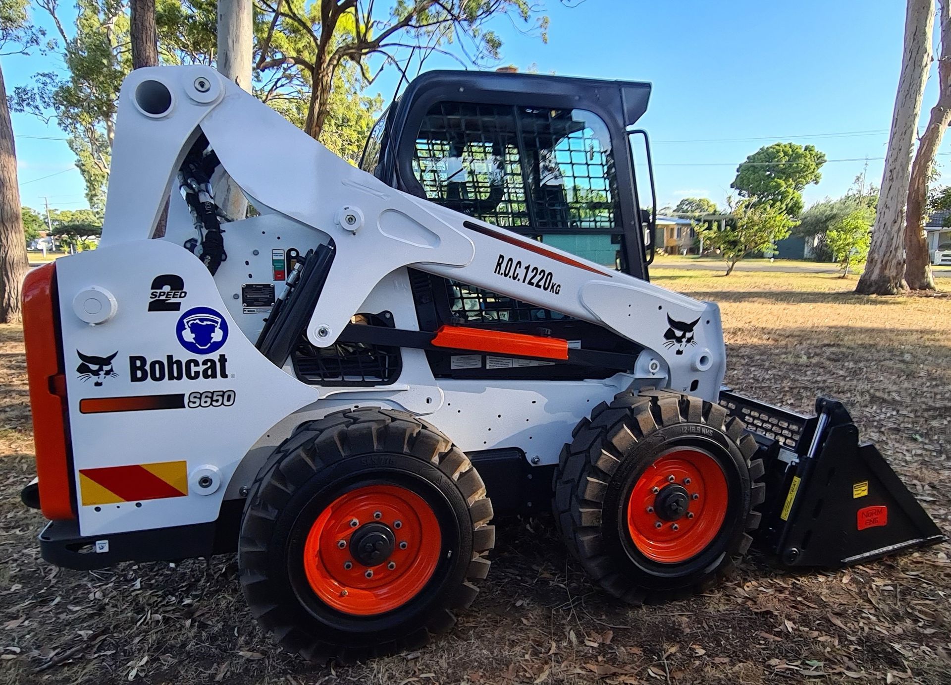 White Bobcat T590 Turbo Skid-steer Loader — Snell Earthworx In Craignish, QLD