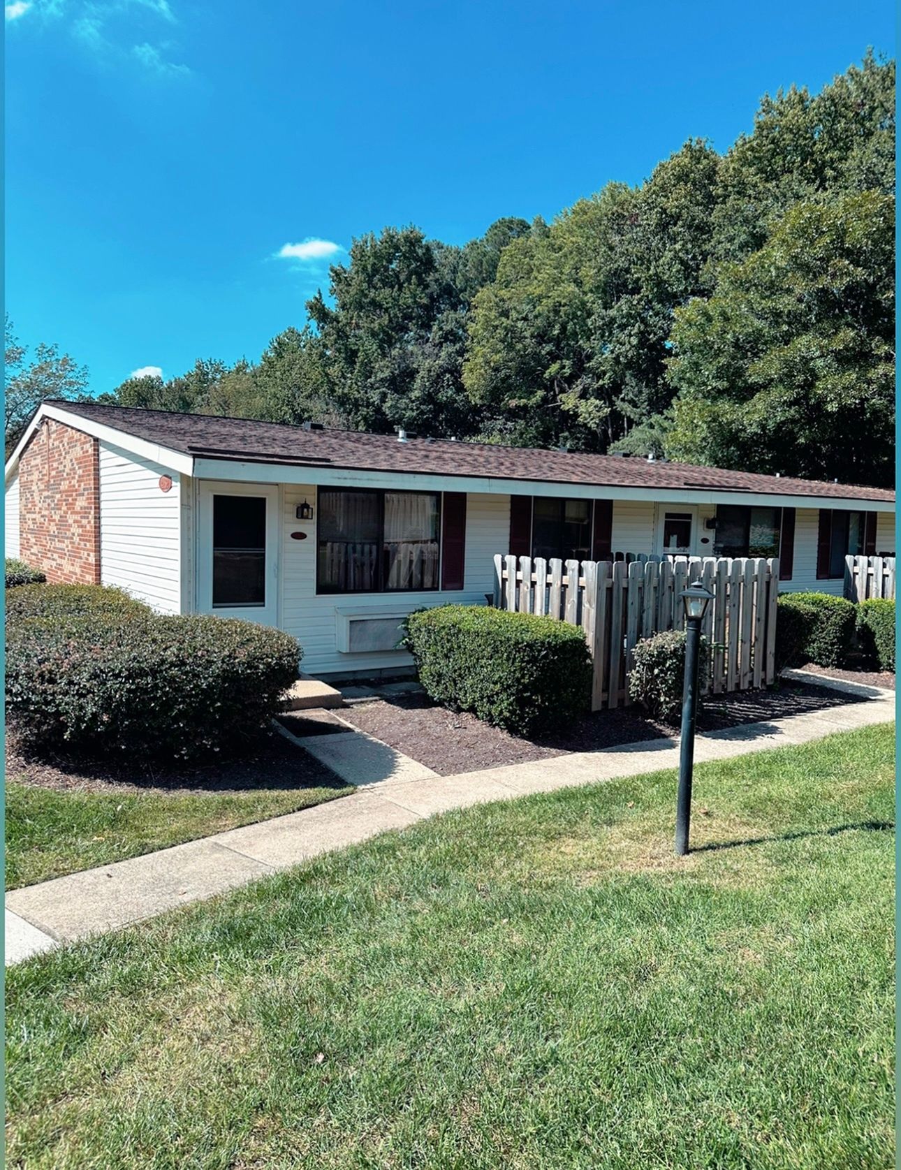 Oakbrook Apartments photo - select to go to external website