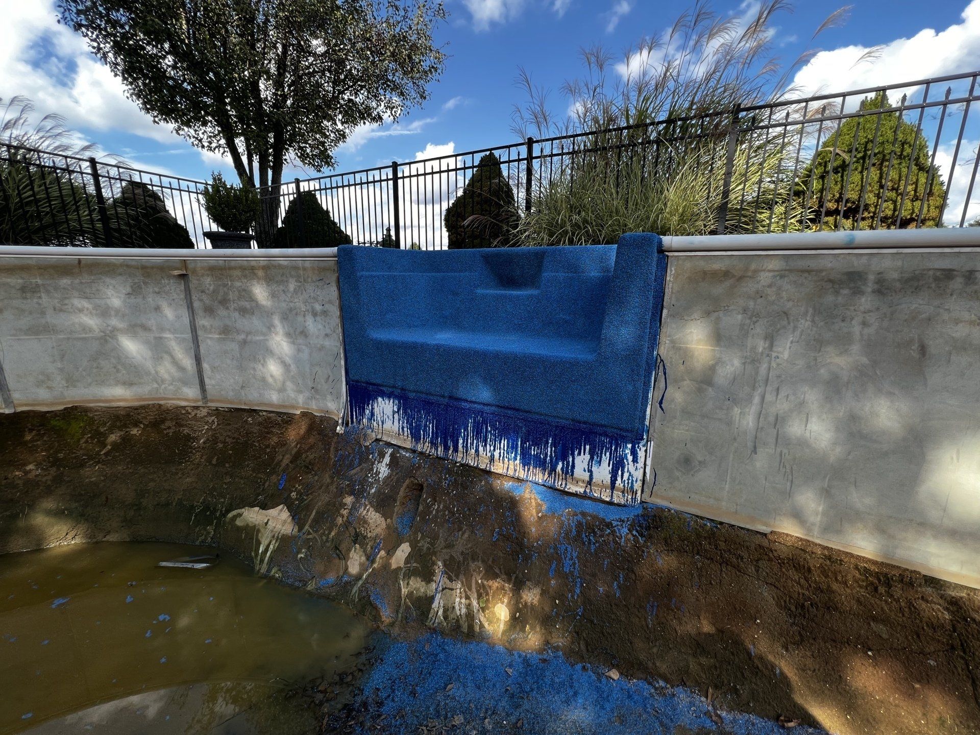 A blue blanket is sitting on top of a swimming pool.