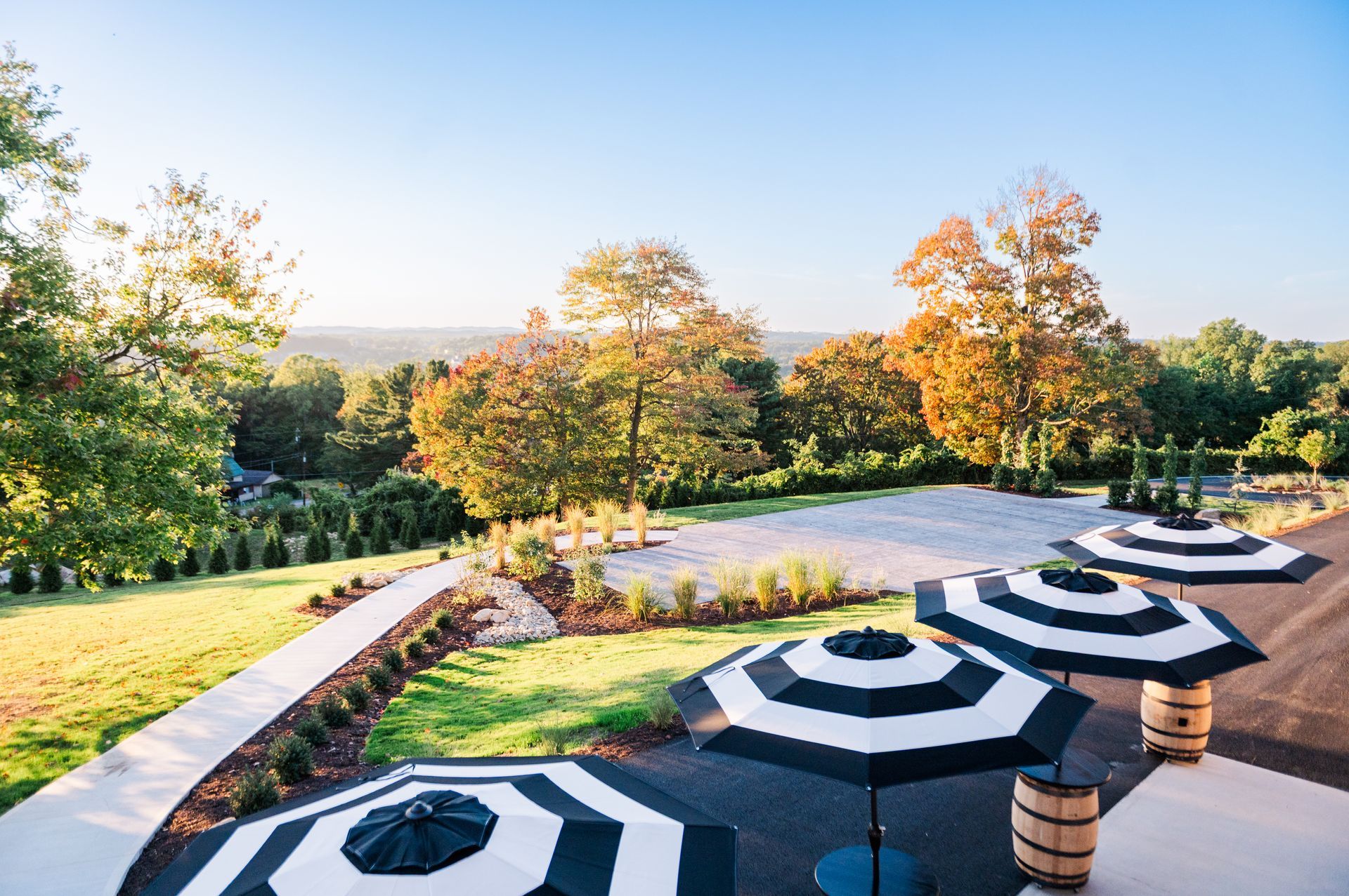 Outdoor patio at White Oak 1838. The best wedding venue in Morgantown West Virginia nea Waynesburg, PA, Uniontown, PA,