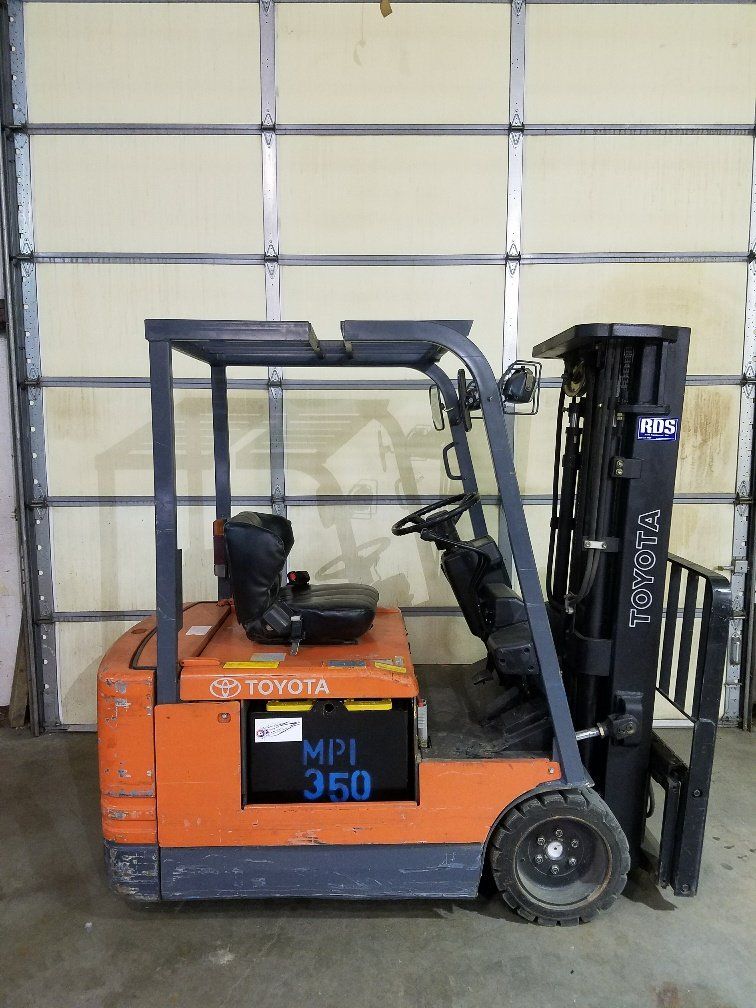 2002 Toyota 5FBEU18 Cusion Tire Site Down Three Wheeler - Forklifts, Utility and   Golf Carts in Independence, MO