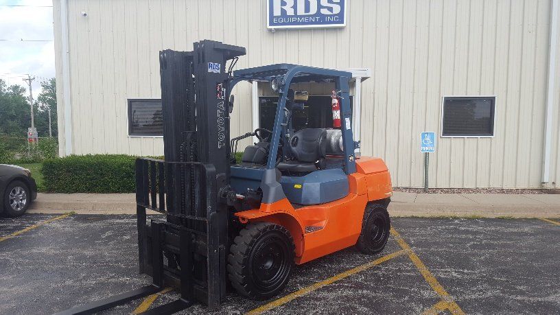 2003 Toyota 7FGU35 Pneumatic - Forklifts, Utility and Golf Carts in Independence, MO