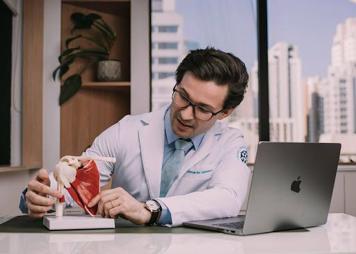 tendão do ombro rompido se regenera