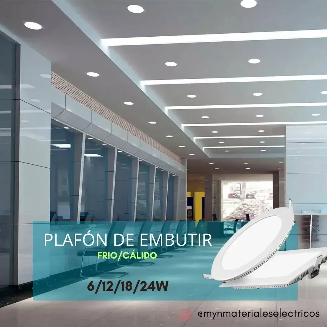 Local comercial con iluminación empotrada y exposición de productos “Plafón de Embutir”.