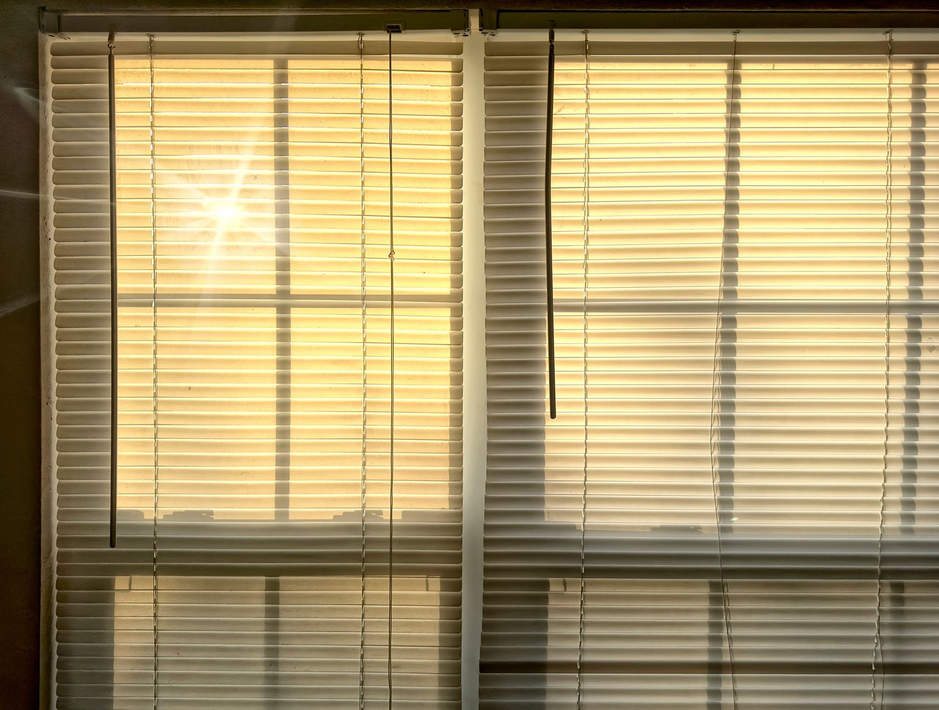 Professionally installed window blinds enhancing home décor and privacy. Professionally installed window blinds enhancing home décor and privacy.
