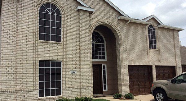 Old House With Solar Screen Window — Mansfield, TX — A+ Blinds