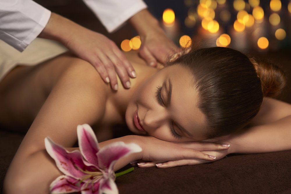 Precious Moment To Relax Yourself Spa Massage — VR Mobile Beauty Therapy In Oxenford QLD