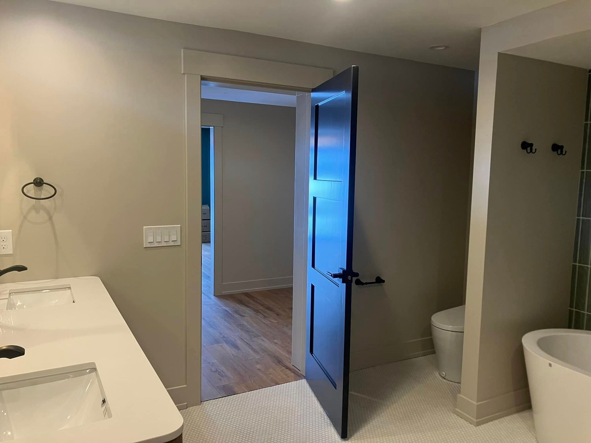A bathroom with a sink , toilet , and bathtub.