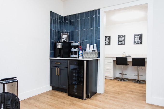 Ron Jon's Automotive Waiting Room