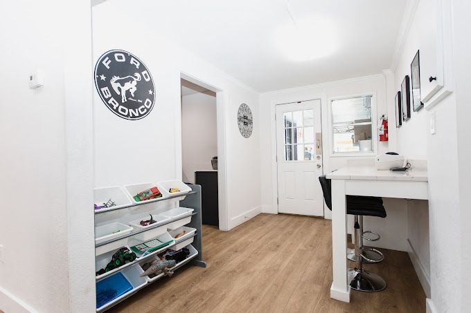 Ron Jon's Automotive Waiting Room