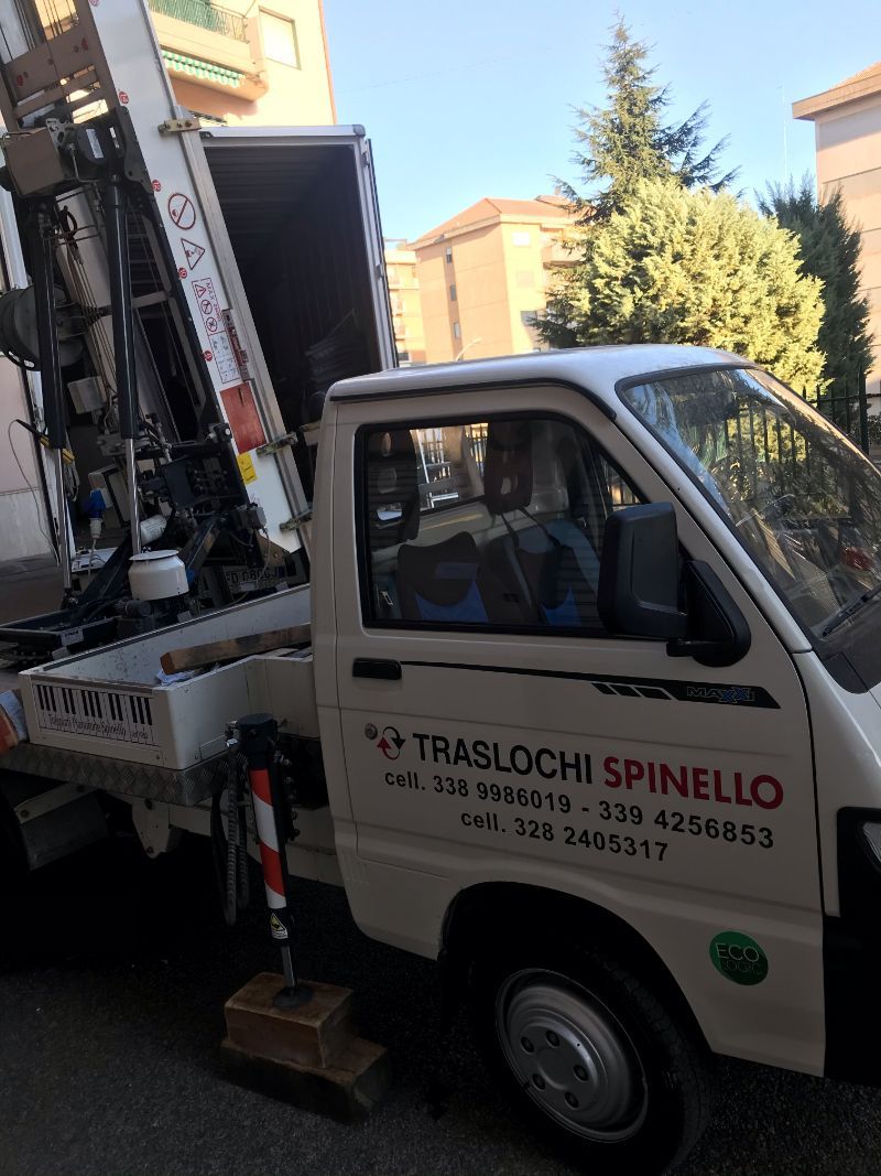 Furgone attrezzato per traslochi