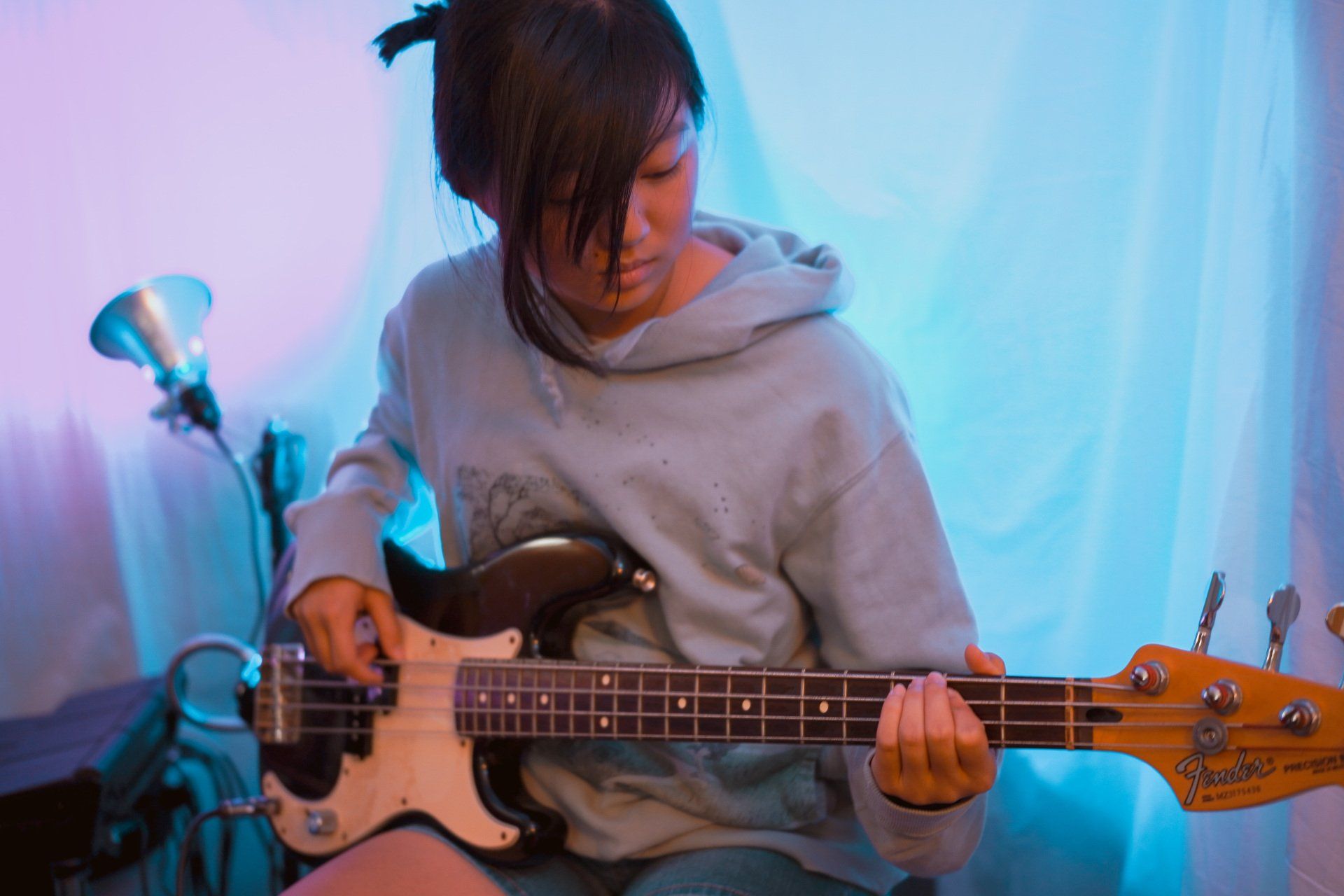 Girl Playing Bass — Pearl City, HI — Hawaii Musicworks — Aiea — Kapolei — Ewa Beach — Honolulu — Wahiawa — Waipahu — Mililani