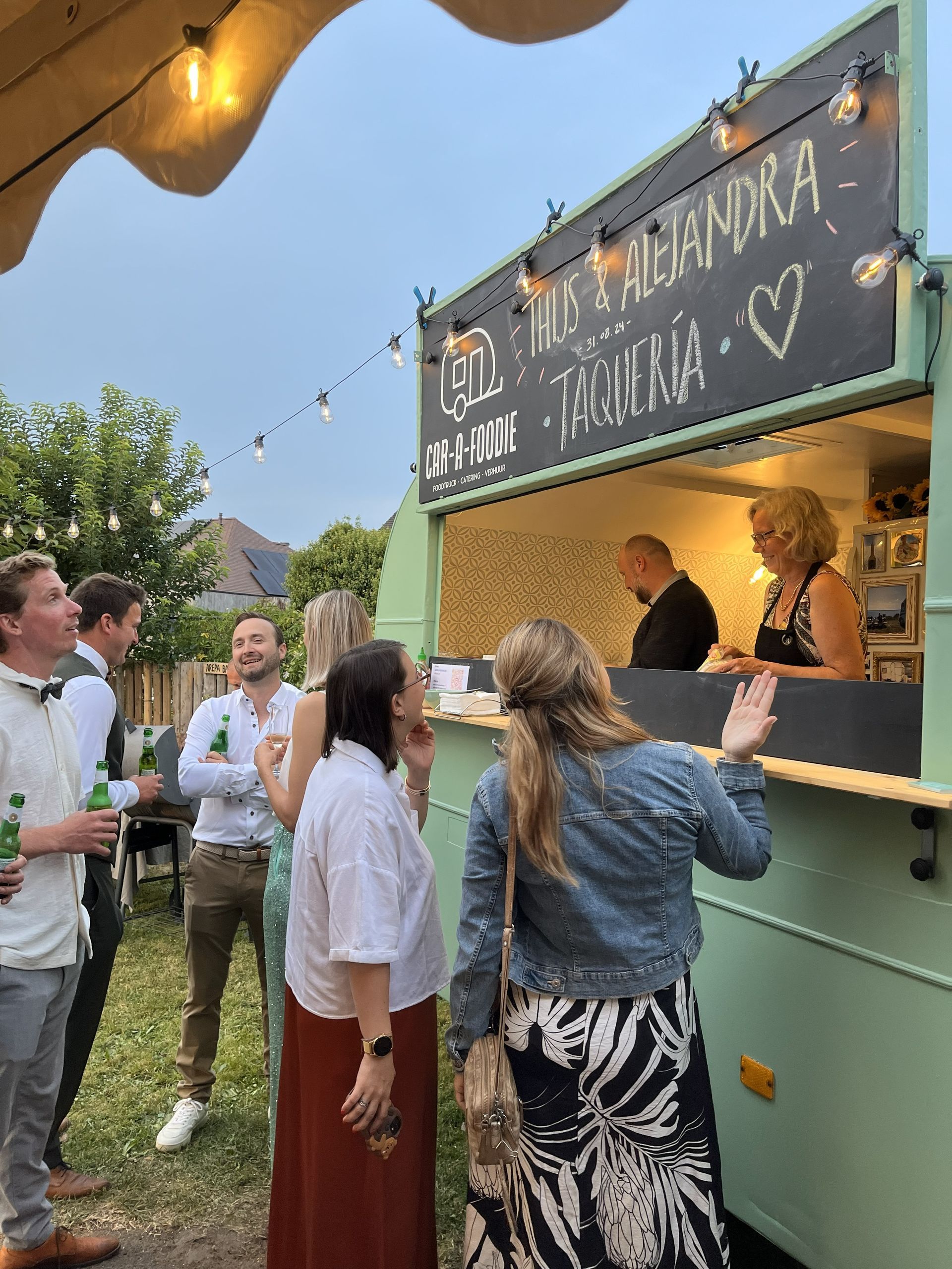 Car-A-Foodie brengt sfeer op jouw evenement. Foodtruck Brugge