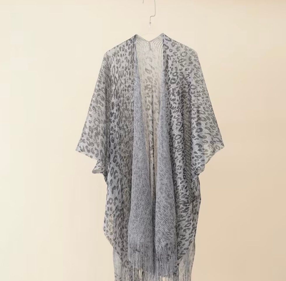 Light gray patterned kimono