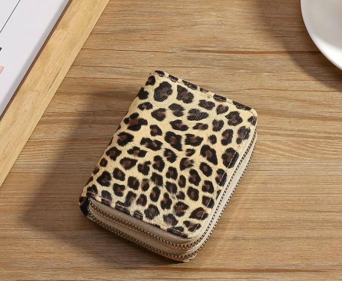 Leopard-print zippered wallet