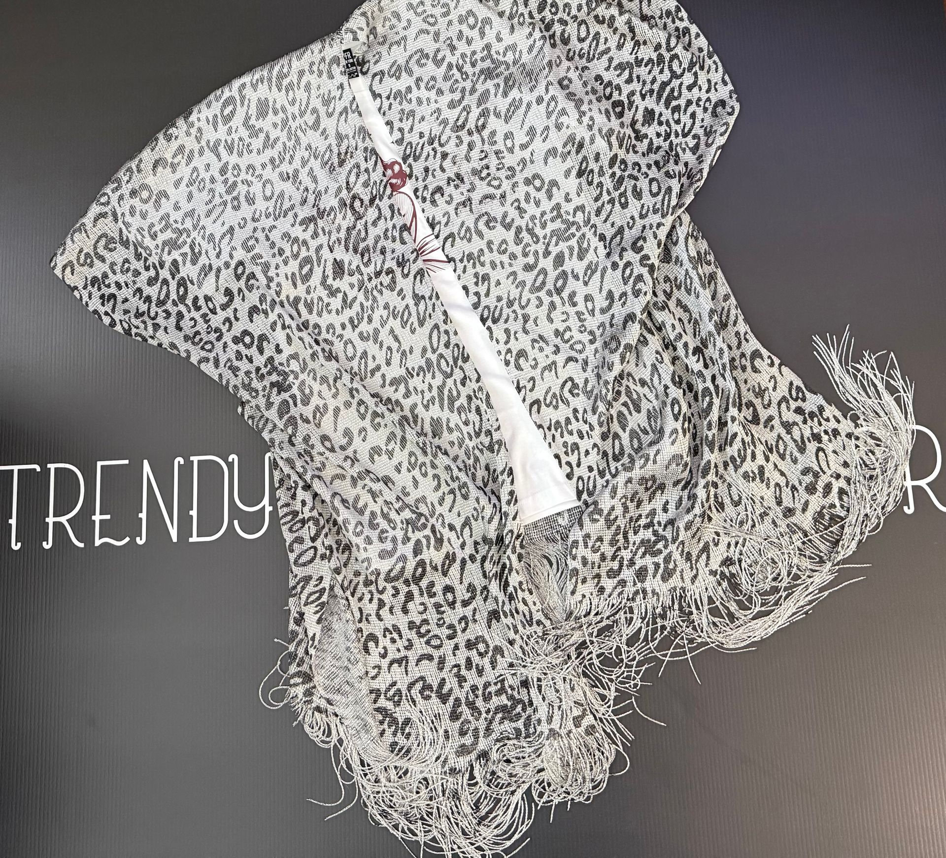 Light gray patterned kimono