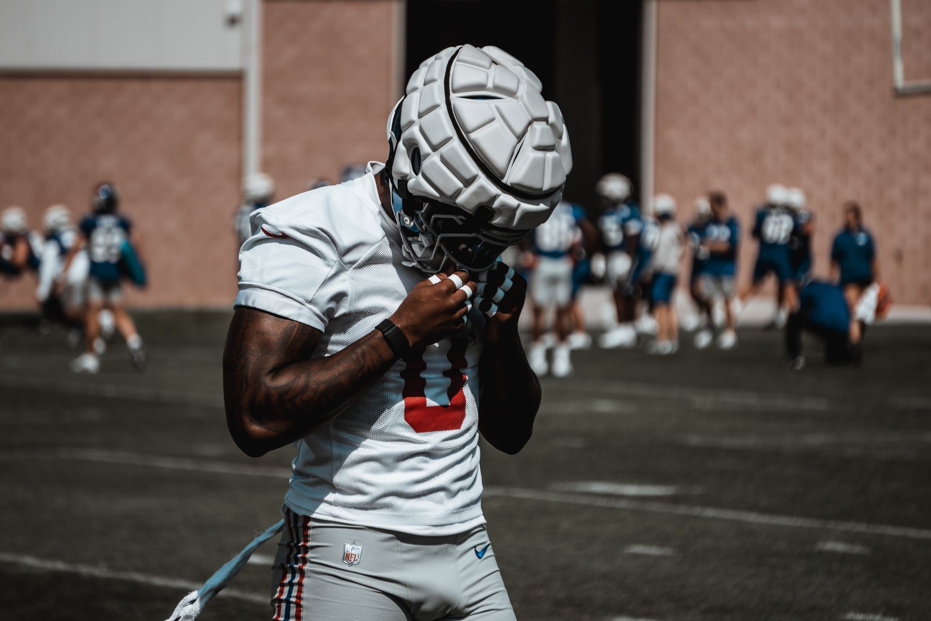 Defensive end.