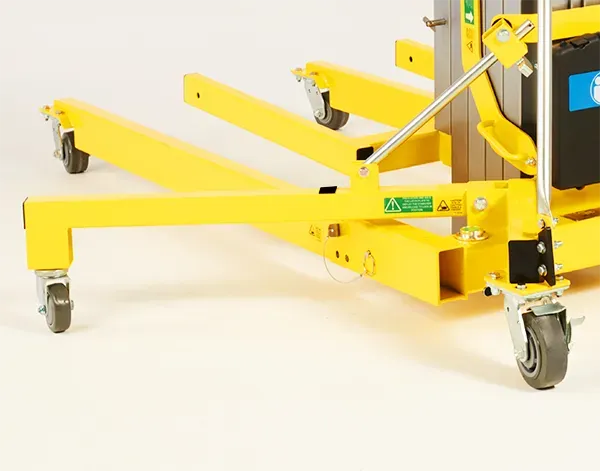 Left-side stabiliser fitted to a machine.
