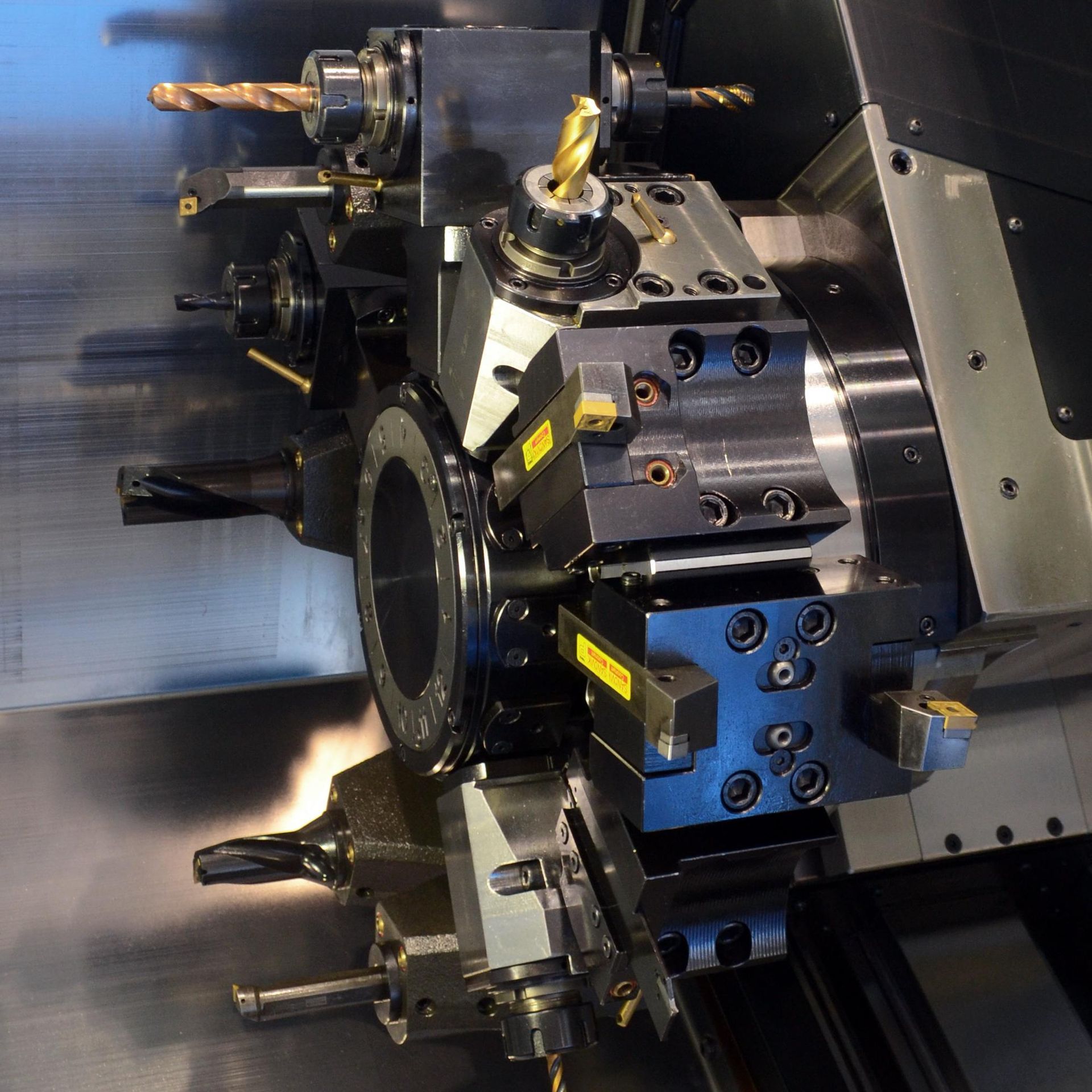 Attrezzatura tornio a controllo numerico