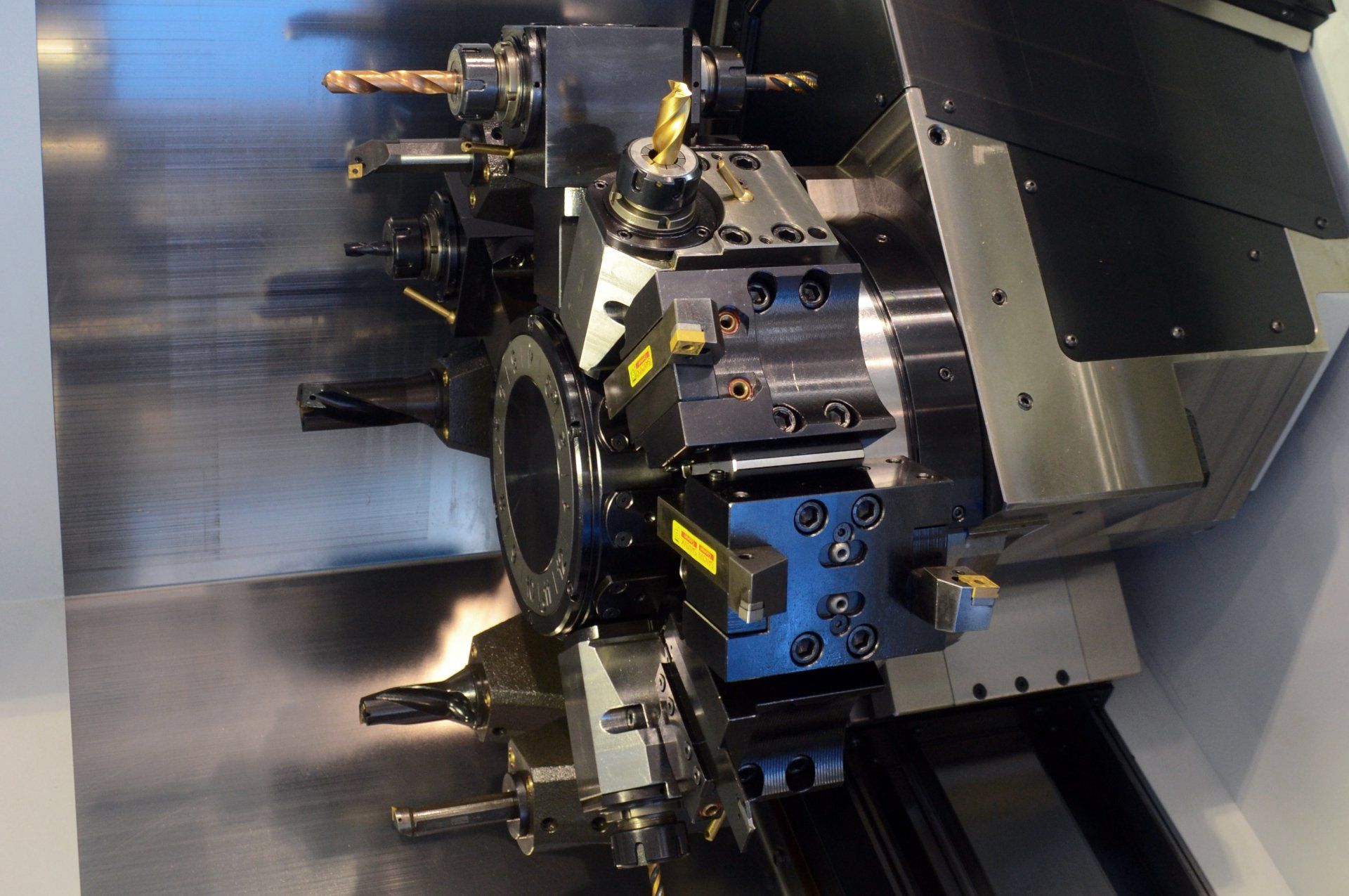 attrezzatura torni cnc