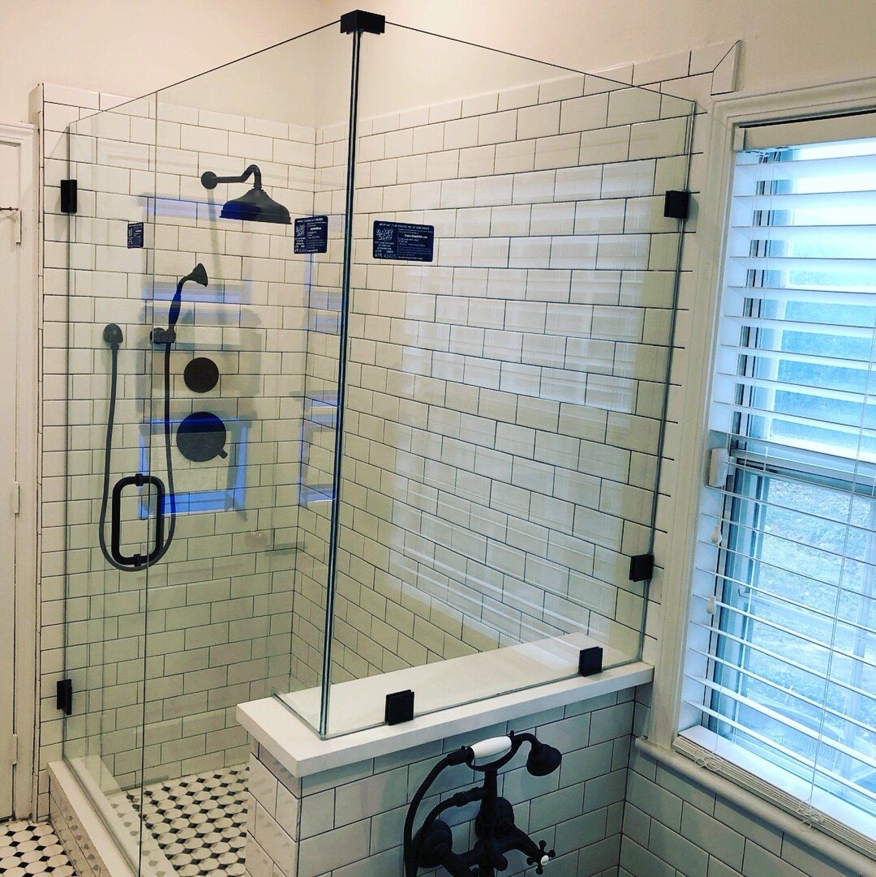Glass Shower Wall — Baker, LA — Baker Glass Wks, Inc.