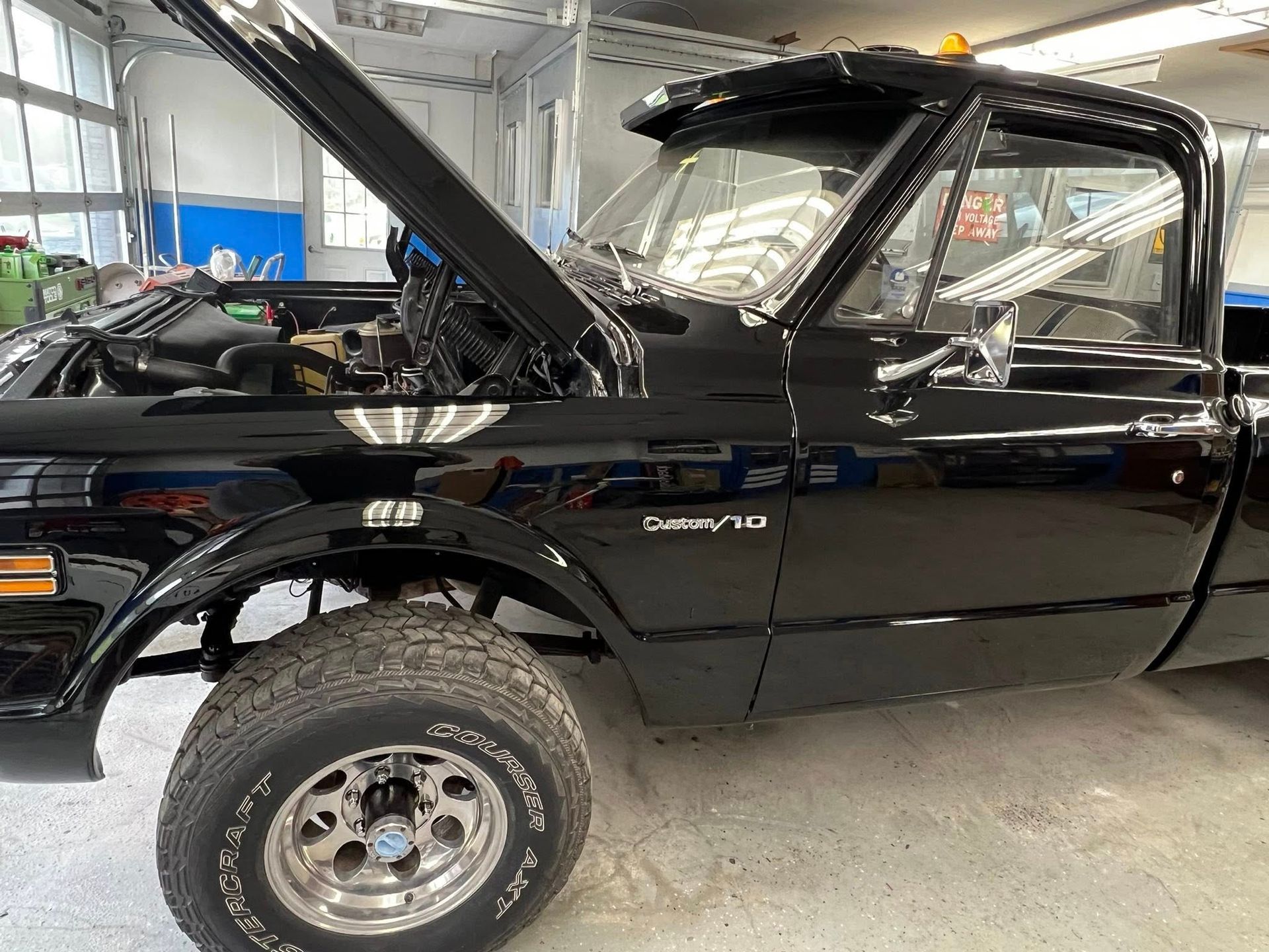 Black cars lined up, side view.