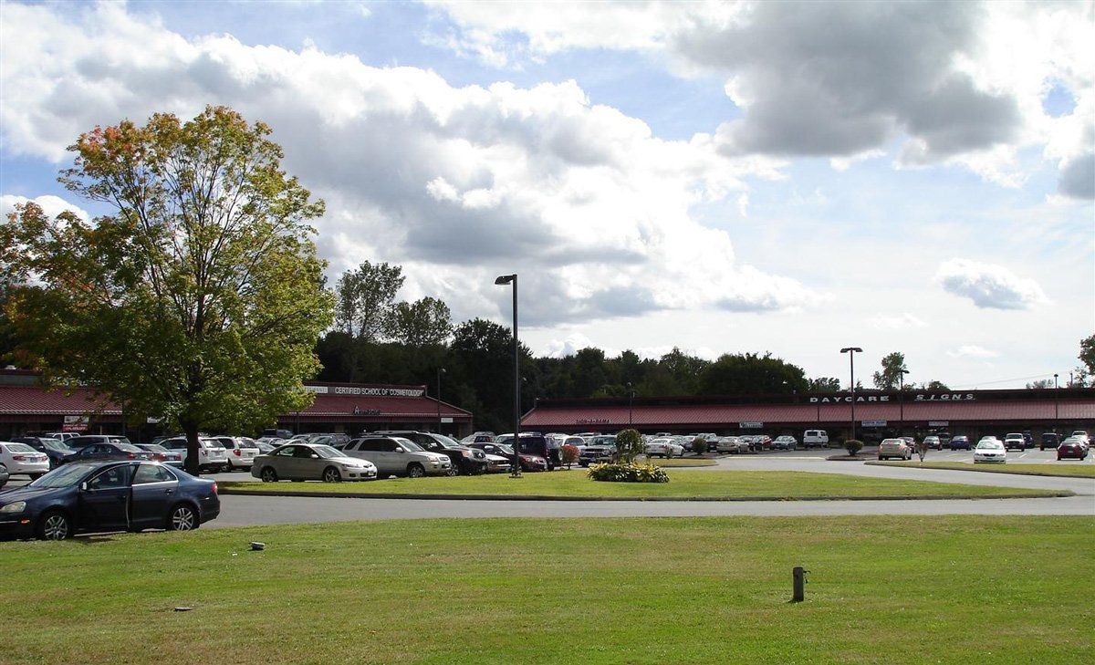 Yale-Plaza Buildling Exterior - 950 Yale Ave