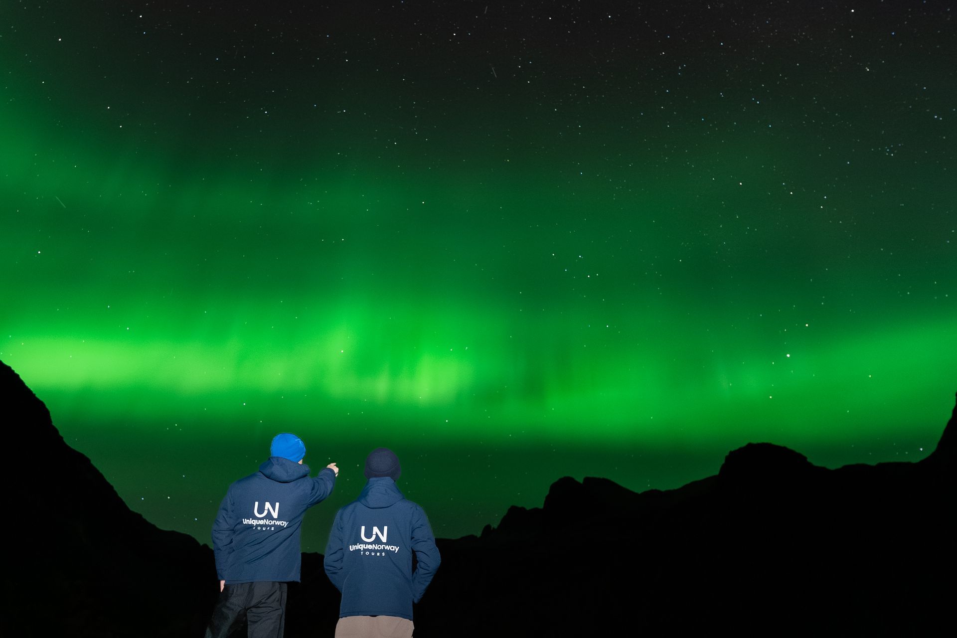 特罗姆瑟山脉上的极光 | Unique Norway 极光之旅