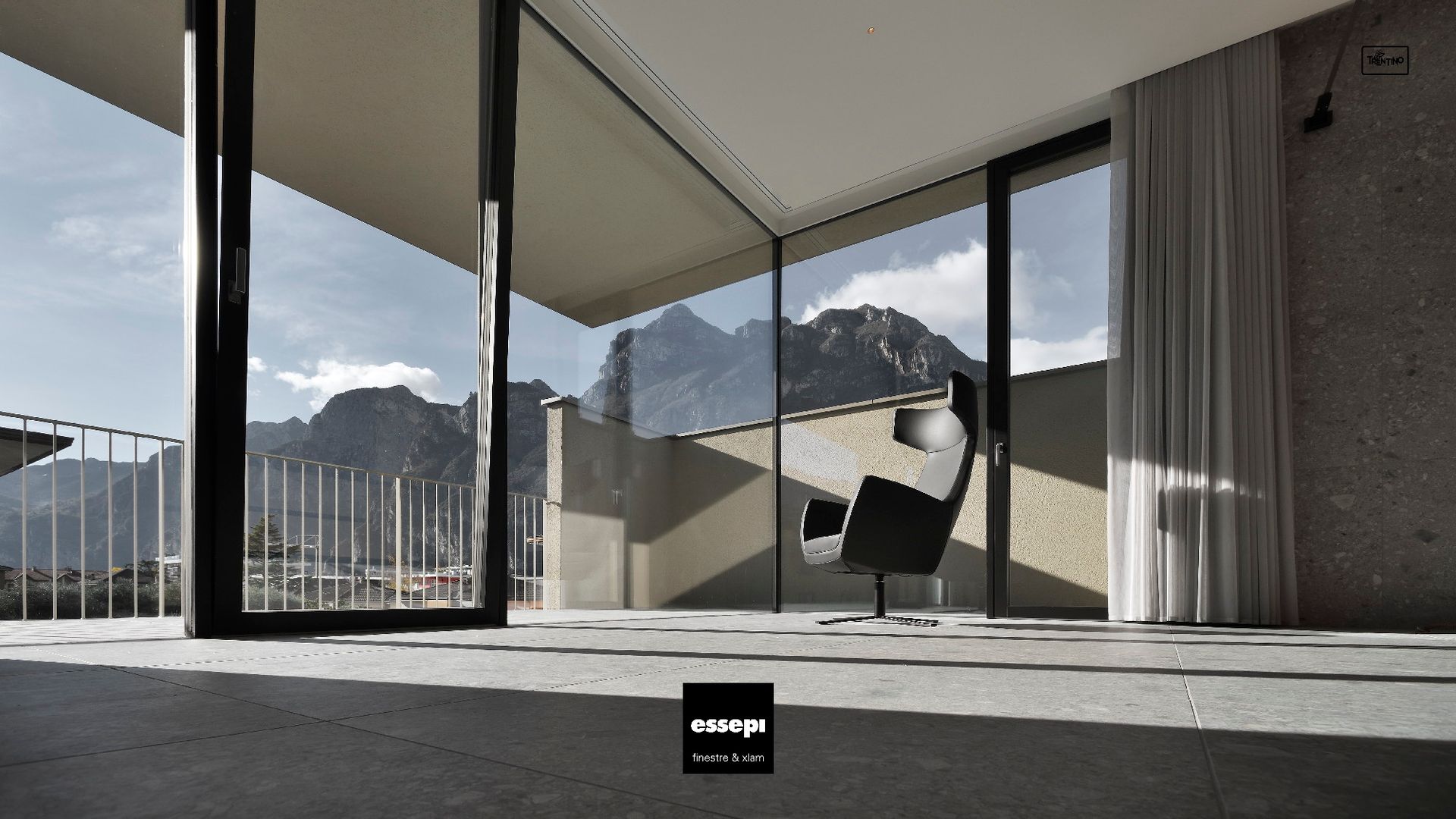 Camera moderna con vista sulle montagne, sedia nera, ampie finestre, toni di grigio.